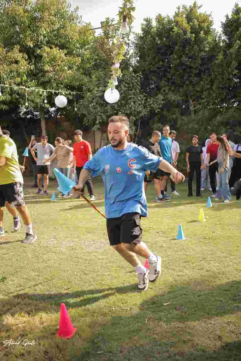 A player sprinting between coloured cones during an agility round